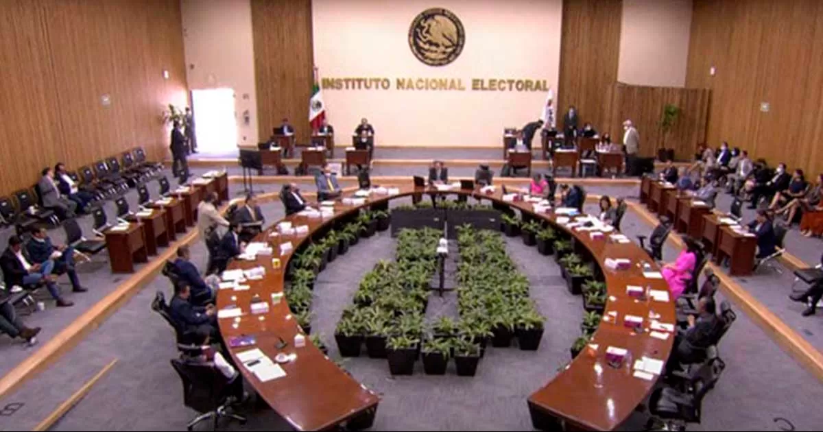 En acalorado debate, nombran a Roberto Cardiel encargado de la Secretaría Ejecutiva del INE