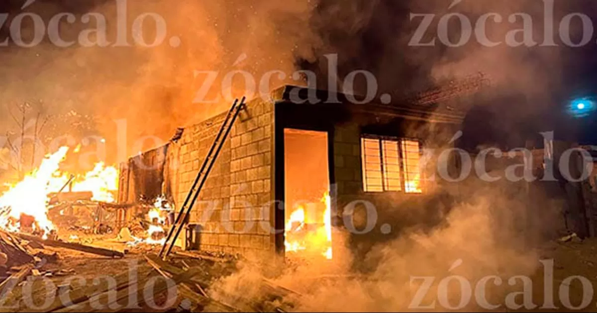 Cuatro tejabanes quedaron reducidos a cenizas luego de un voraz incendio que se salió de control la mañana de este domingo
