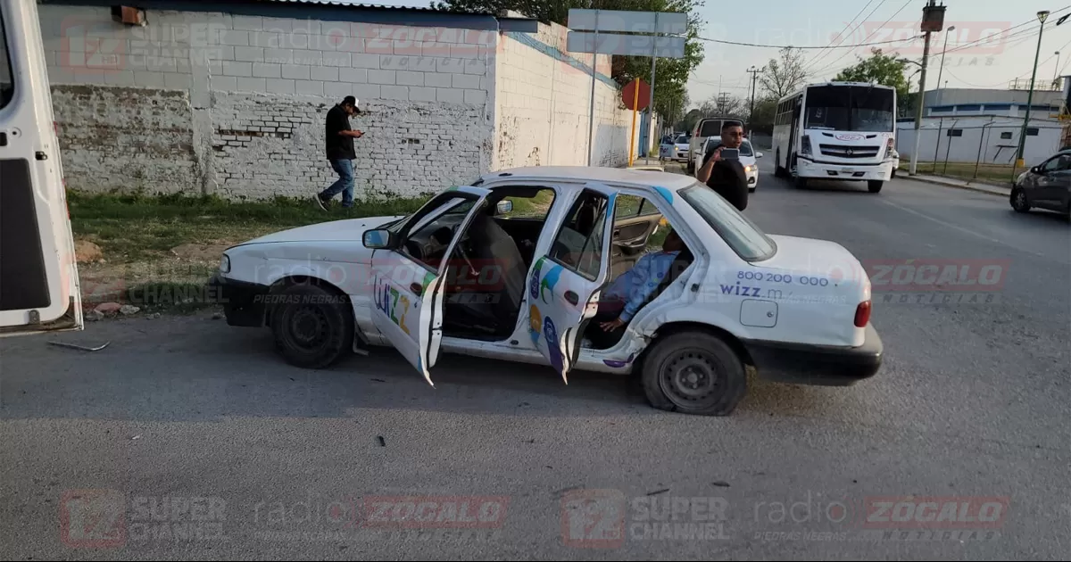Chocan dos autos en el Bordo de Defensa Norte