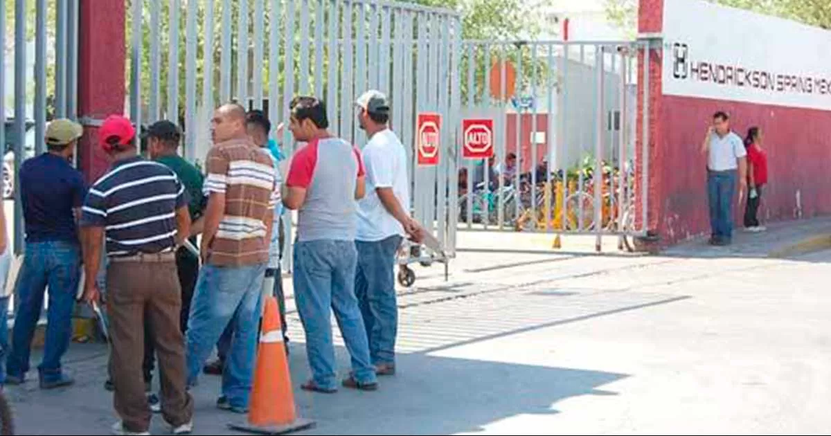 La empresa otorgó alrededor de 263 becas tanto a hijos de trabajadores que cursan la universidad, como a empleados que siguen superándose en alguna carrera profesional.