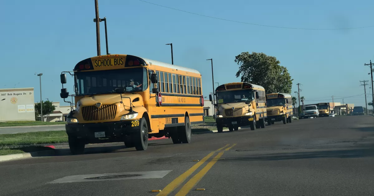 Salen de vacaciones 14 mil estudiantes en Eagle Pass