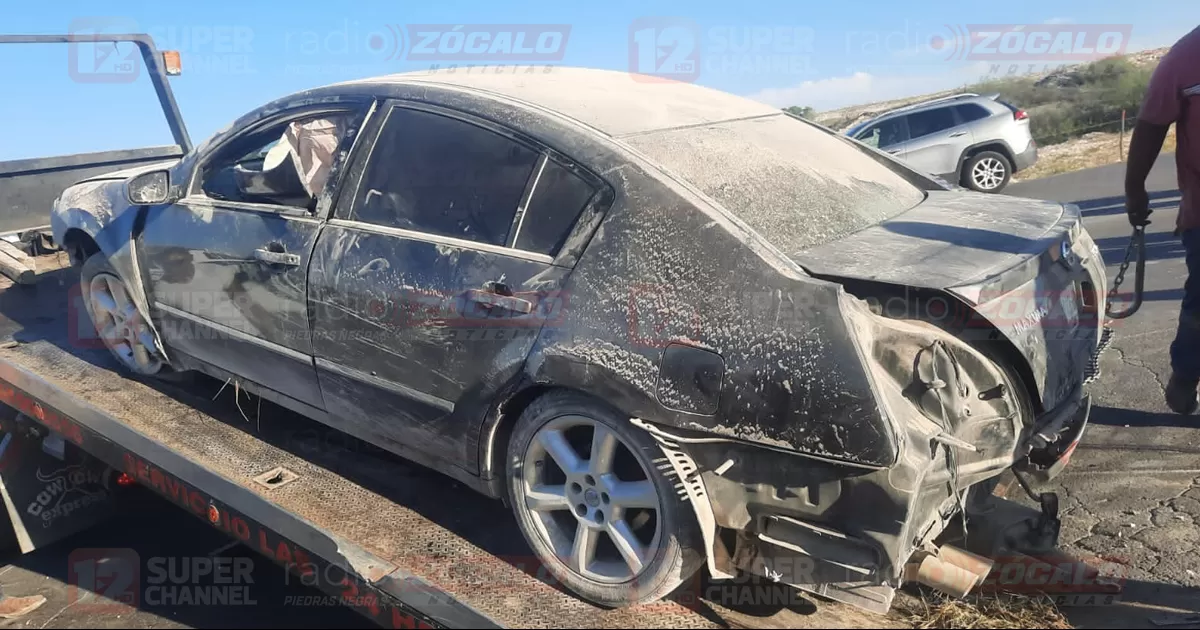 Paramédicos de Cruz Roja trasladaron a un menor y un adulto a la Clínica 92 del IMSS.