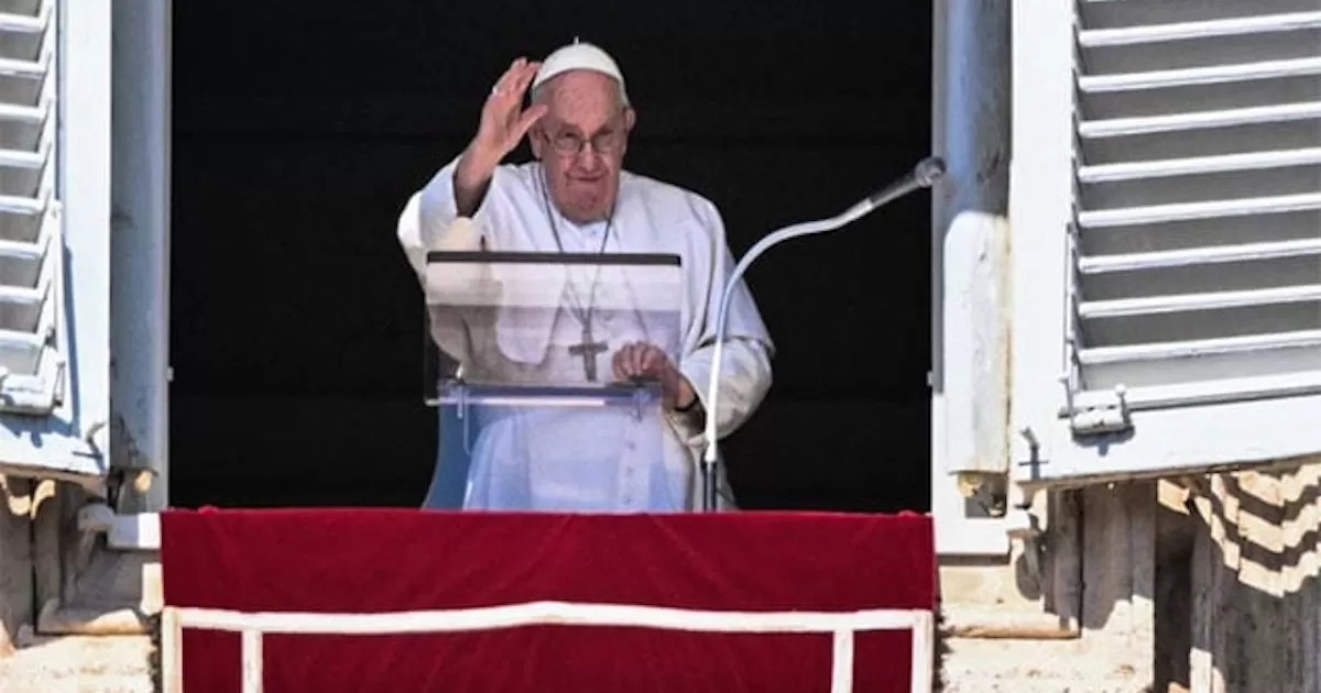 A los 86 años y una salud frágil que le obliga a moverse en silla de ruedas, Francisco no ha descartado la posibilidad de renunciar