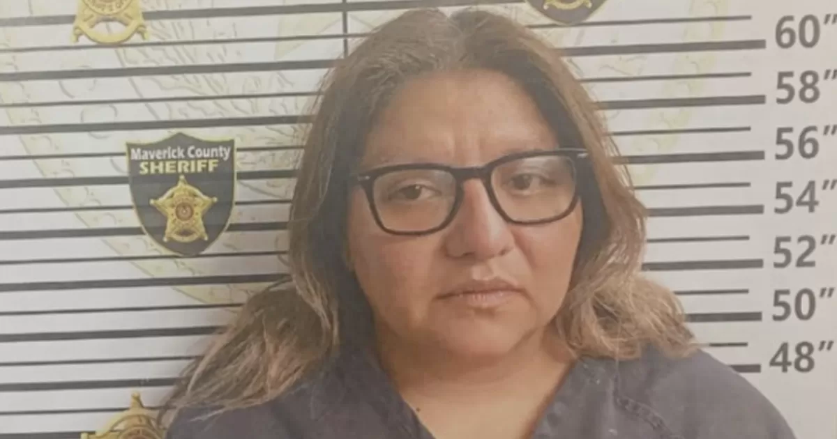 Ebria choca auto y pone en riesgo a sus dos hijos en Eagle Pass