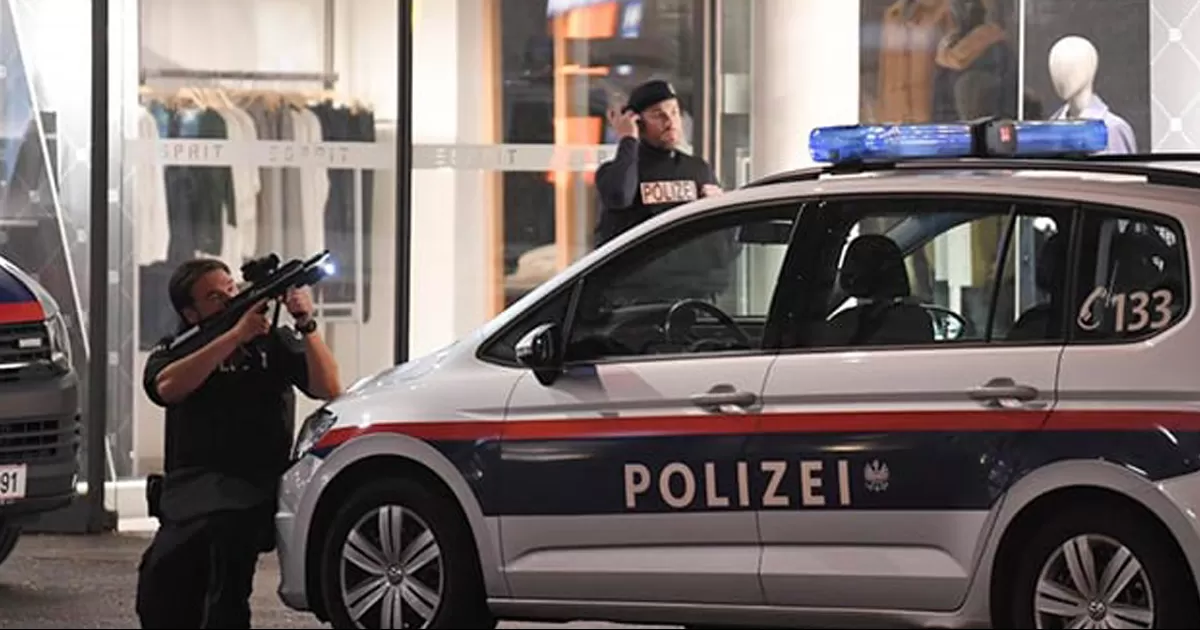 Policías armados inundan las calles de Viena, Austria, ante posible atentado islamista