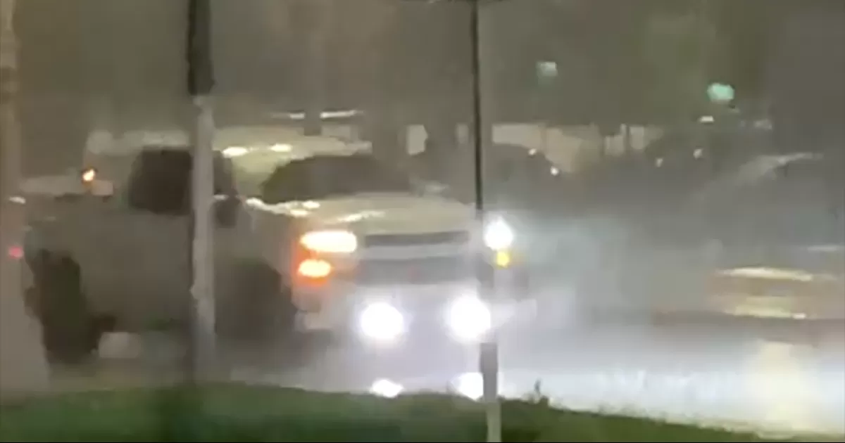 Vientos de más de 60 km/h así como una fuerte lluvia se ha comenzado a sentir en Piedras Negras y Acuña