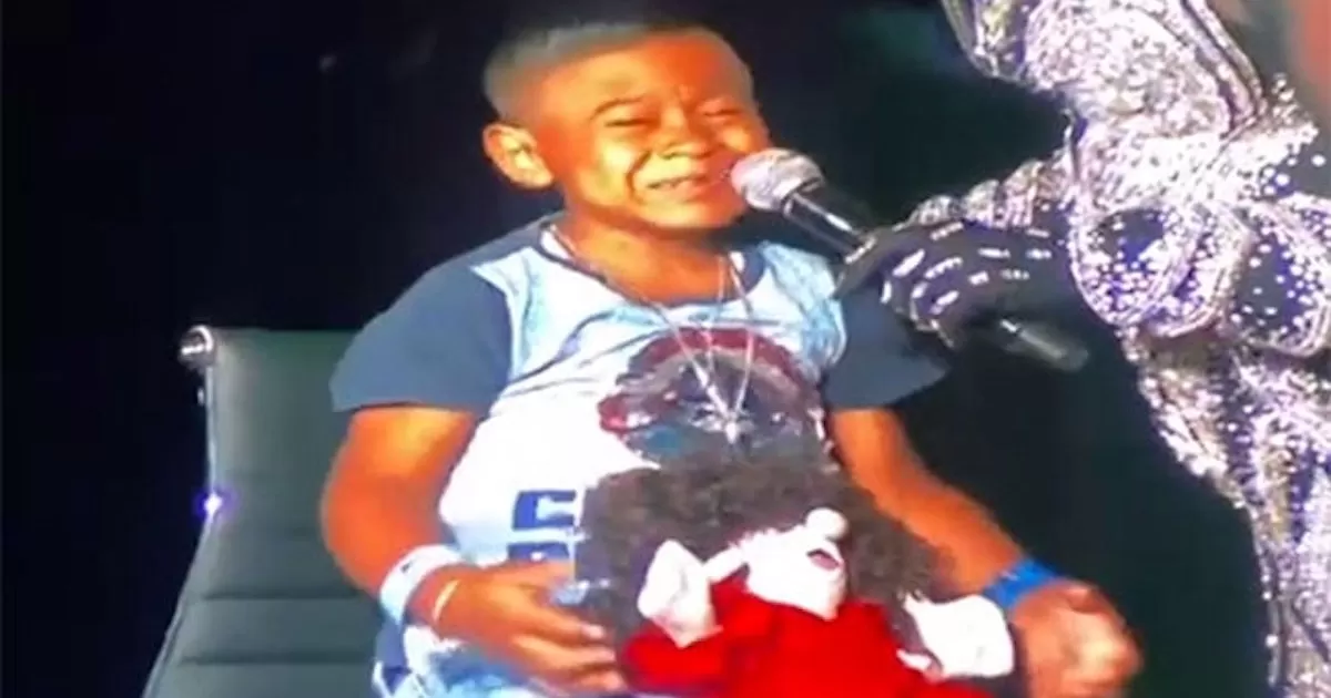 Así fue como se vivió el entrañable momento entre la cantante y el pequeño originario de Puebla