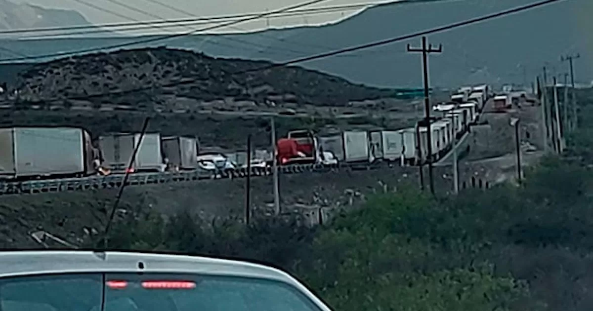 Esta mañana reportan el cierre de la Carretera libre Monterrey-Saltillo debido a un accidente de un tráiler