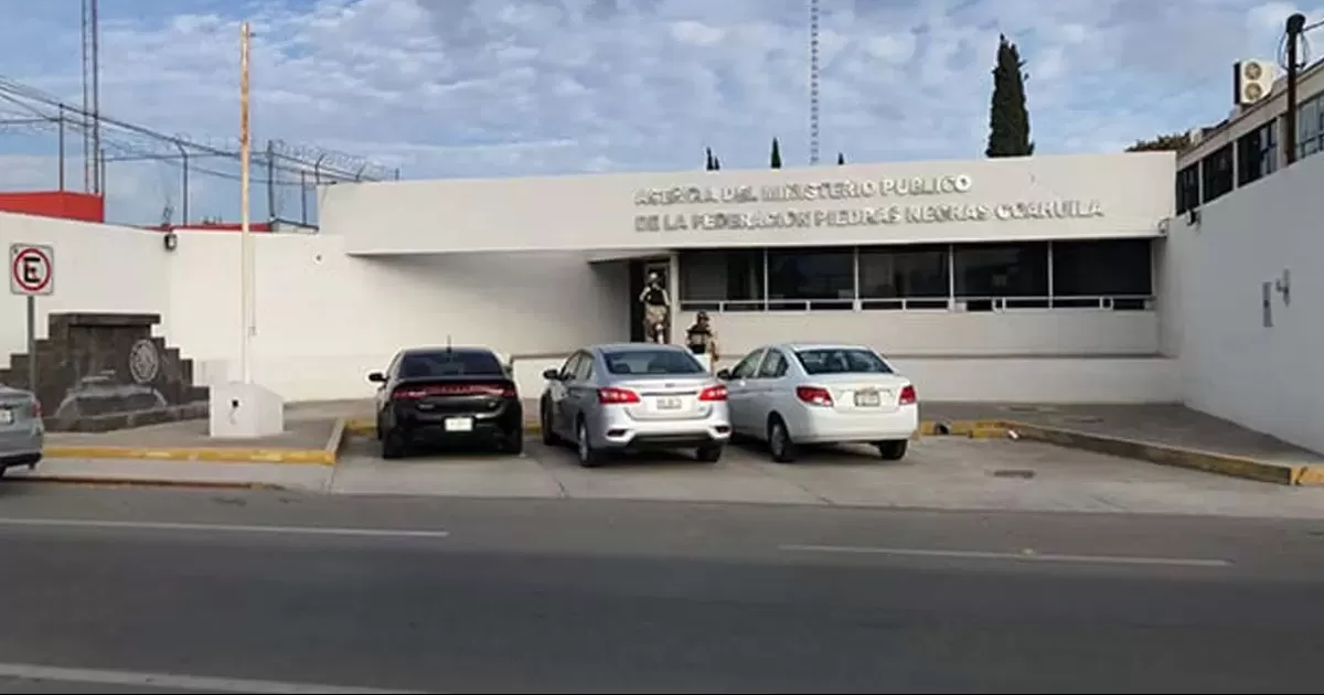 Elementos de la Guardia Nacional en apoyo al personal de la Aduana hicieron el aseguramiento de la unidad.