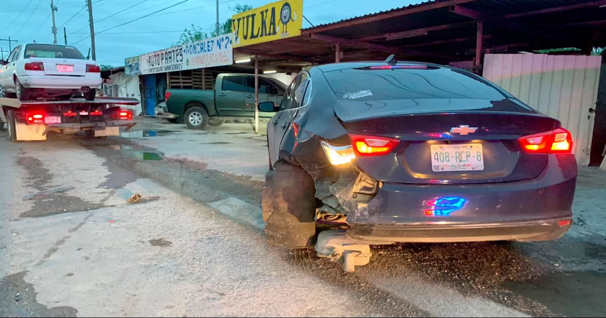 Destroza un Malibu por estacionarlo en bulevar López Portillo