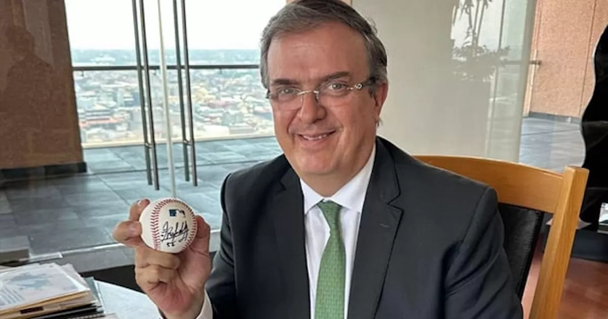 El funcionario reconoció que es un ejemplo la labor del deportista y de la Selección Mexicana