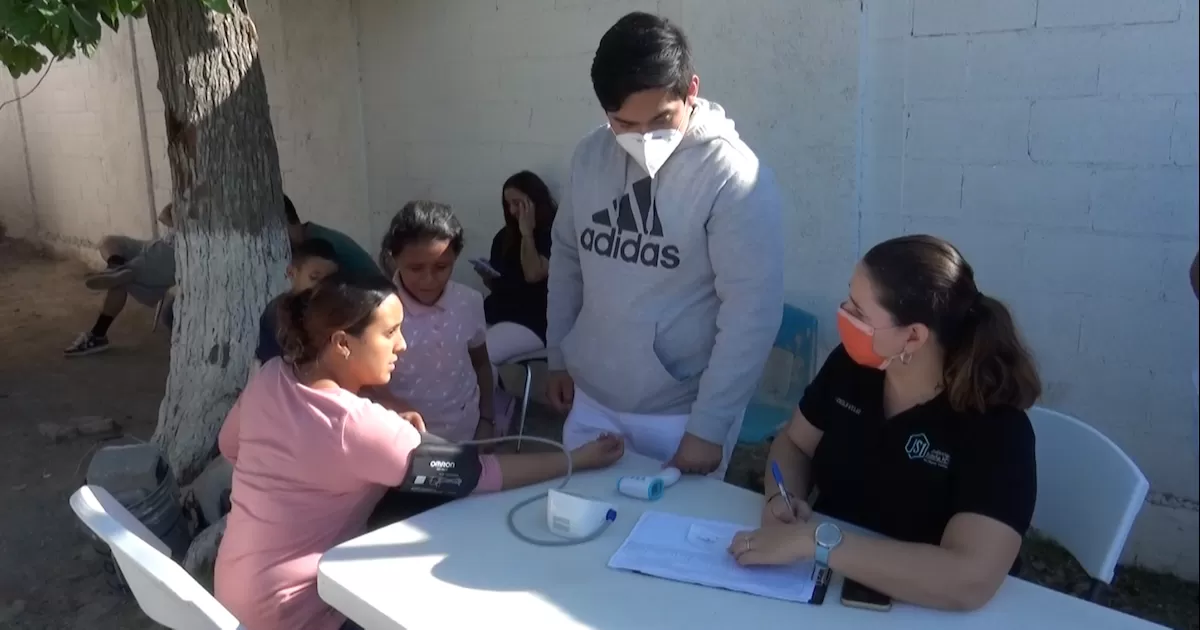 Sector Salud lleva brigada médica al albergue Frontera Digna