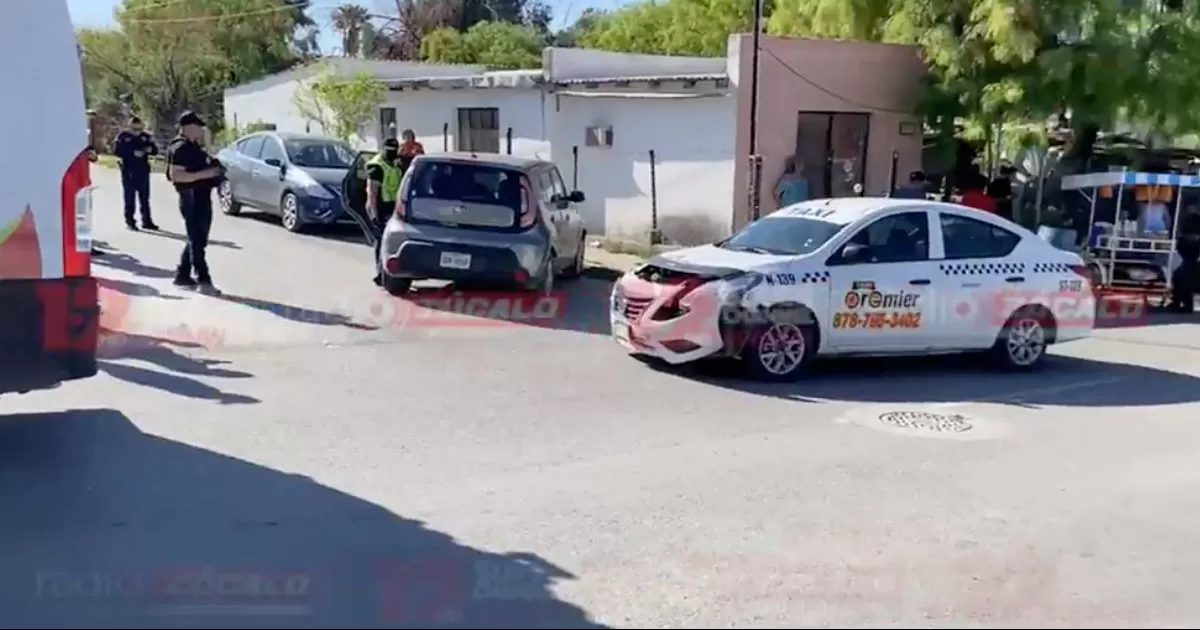 Se desmaya mujer tras chocar contra taxi en la Buena Vista