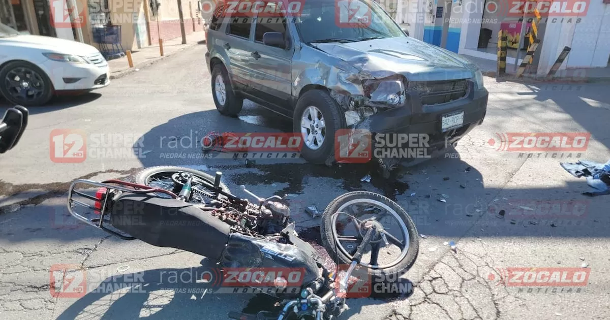 Trasladan al hospital a motociclista lesionado en fuerte choque en Villa de Fuente