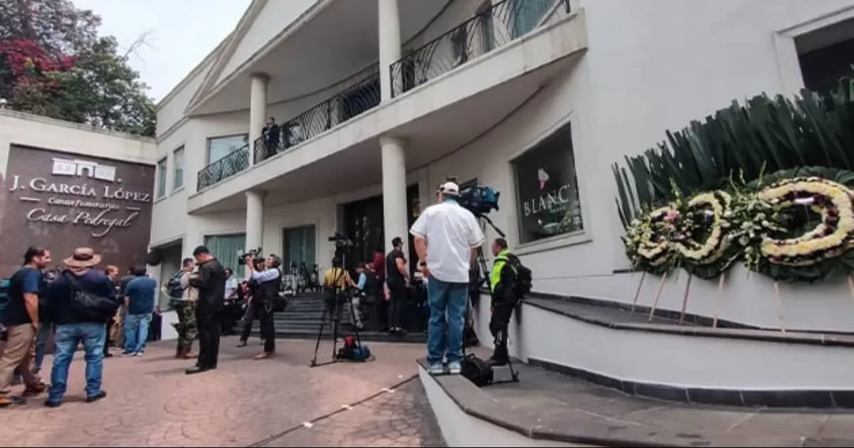 Jorge Alberto Aguilera, el afamado “Señor Aguilera”, el Mago Frank y Gustavo Bermúdez, que fue su asistente, llegaron a honrar al actor