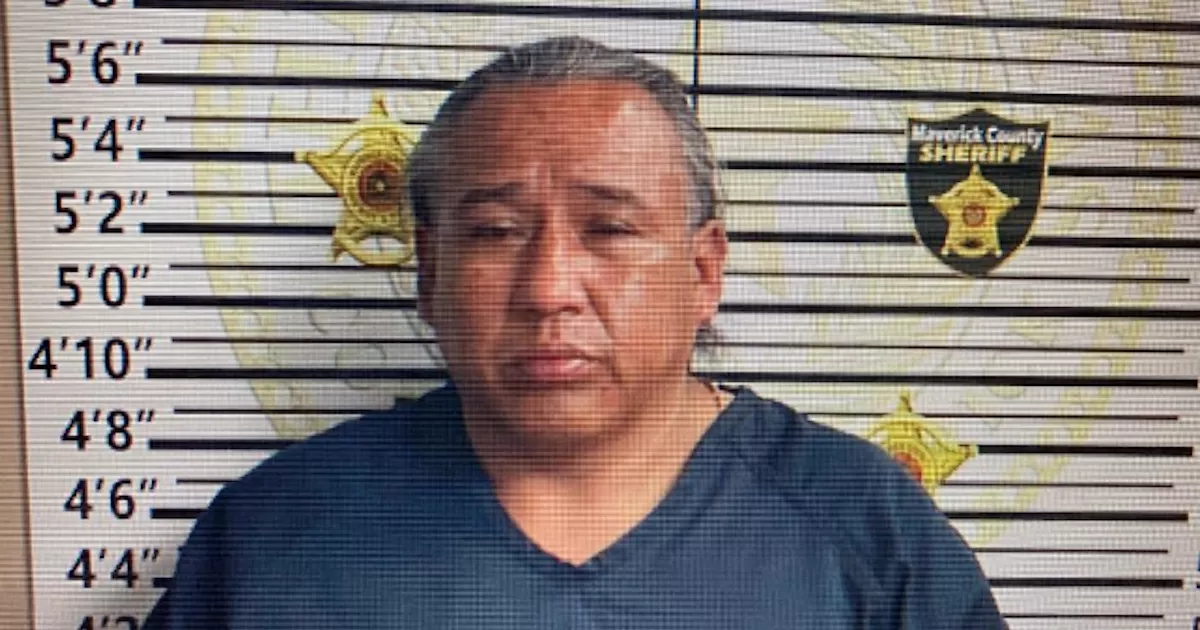 Arrastra a su mujer y la golpea con un block en Eagle Pass