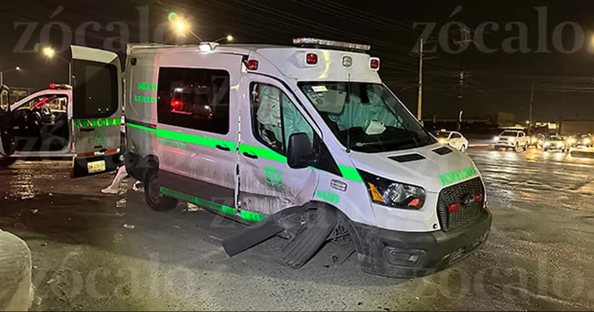 Ambulancia del IMSS protagoniza accidente al norte de Saltillo; hay un lesionado