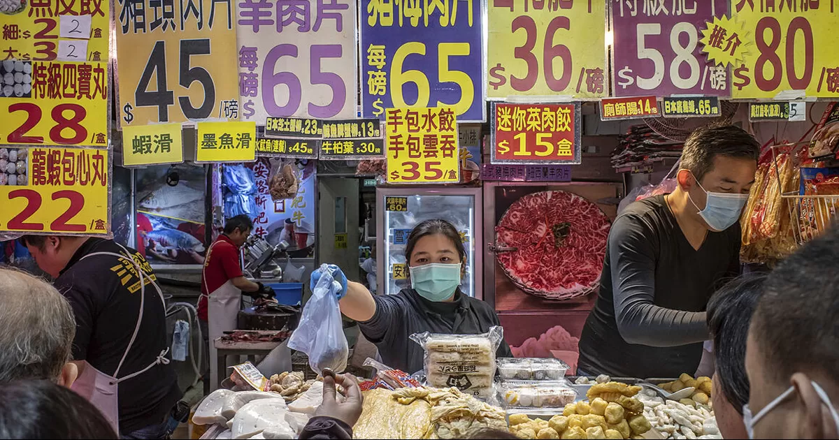 El CDC de China publicó los resultados de un estudio que sugiere que un animal pudo ser huésped intermedio del SARS-CoV-2 que infectó a los humanos.