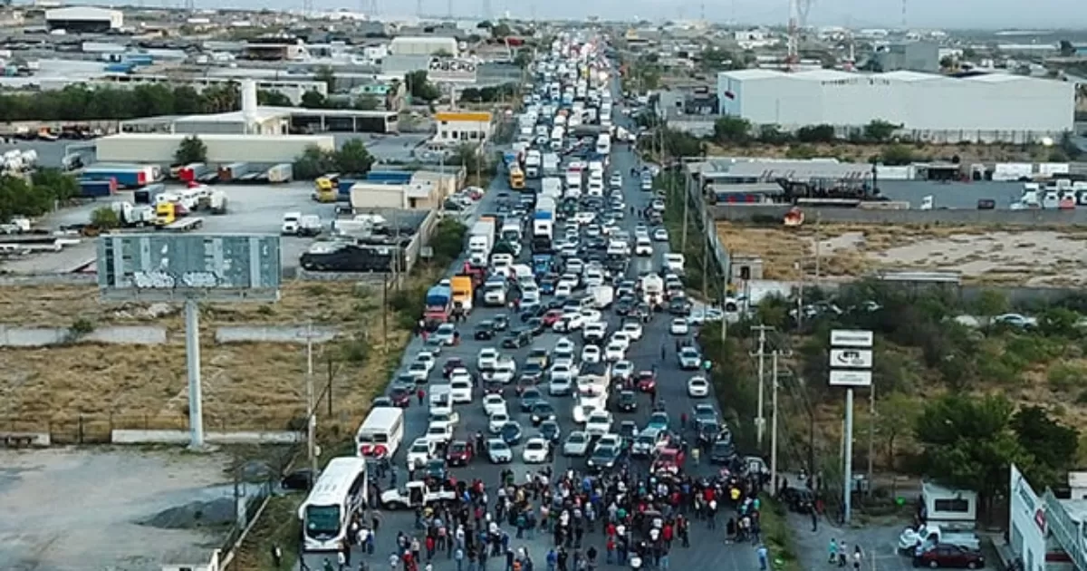 Paralizan obreros de AHMSA la 57; consiguen semana de salario