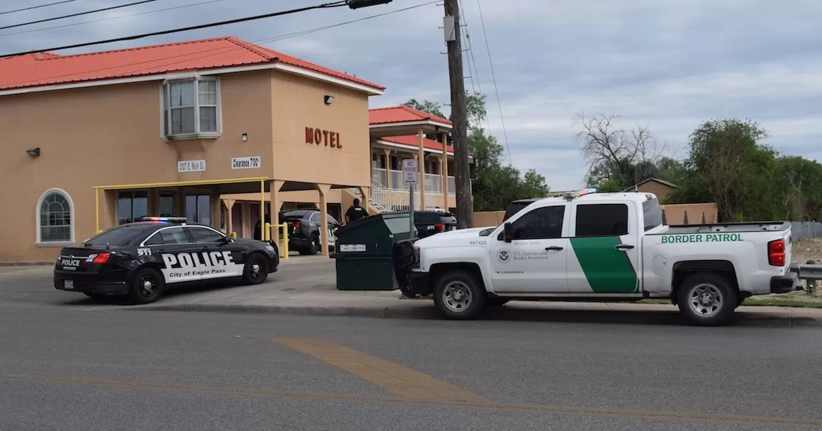 Migrantes se hospedaban en hotel de la calle Main