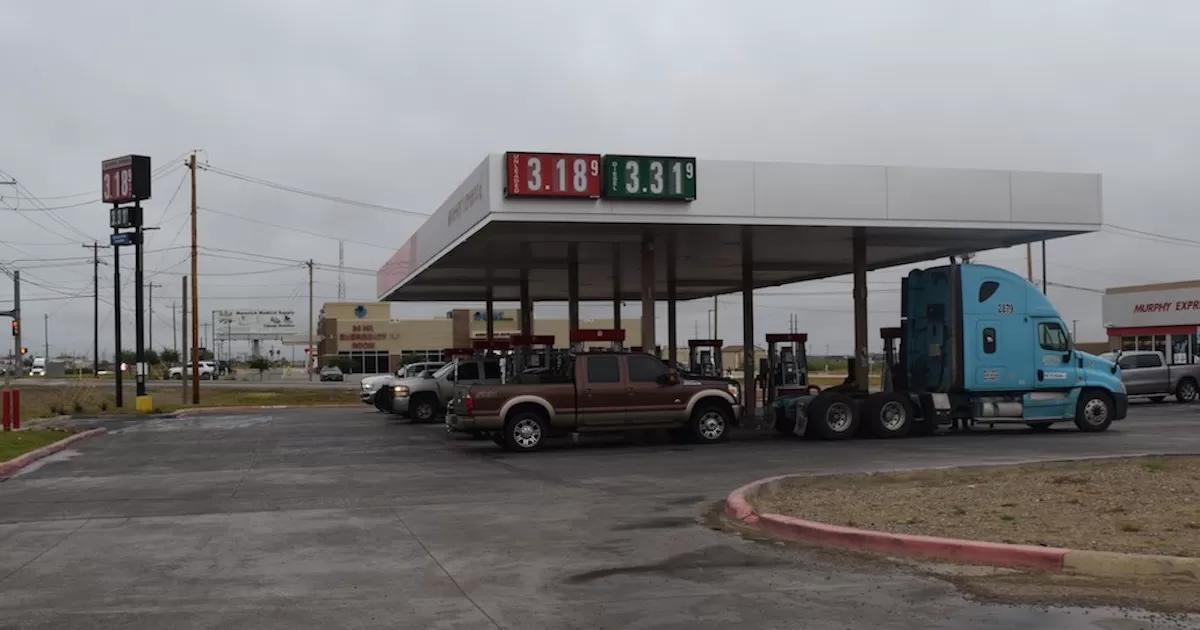 El valor del diesel también registraba altibajos en todas las estaciones de la ciudad de Eagle Pass.
