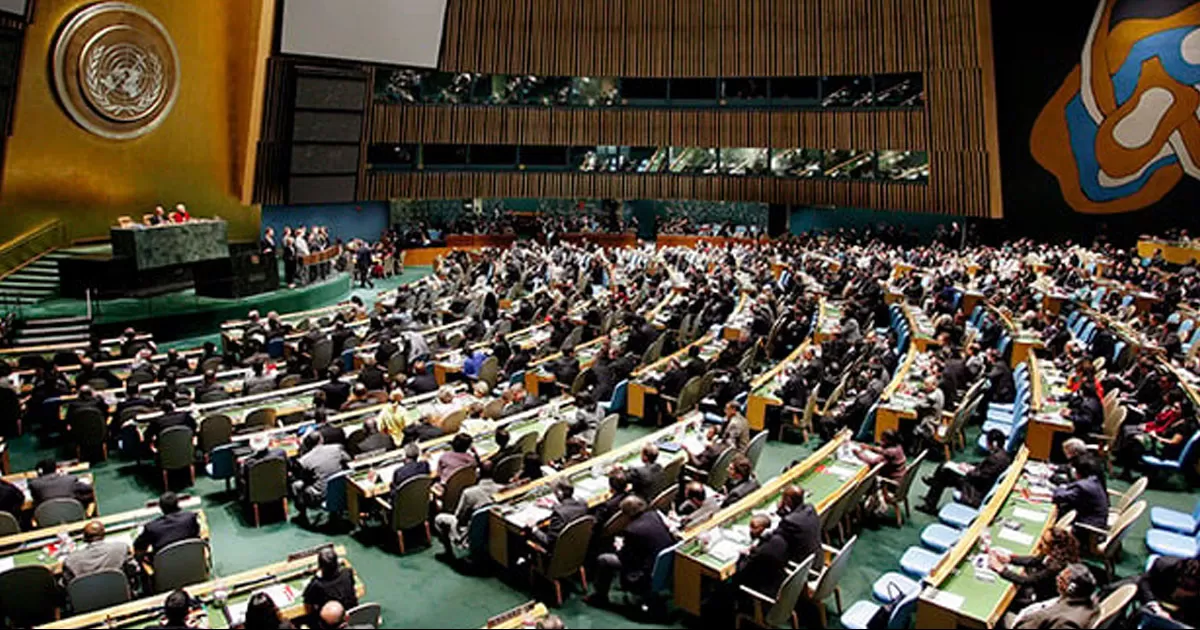 UE pide a los talibanes revocar el veto a las mujeres en la ONU