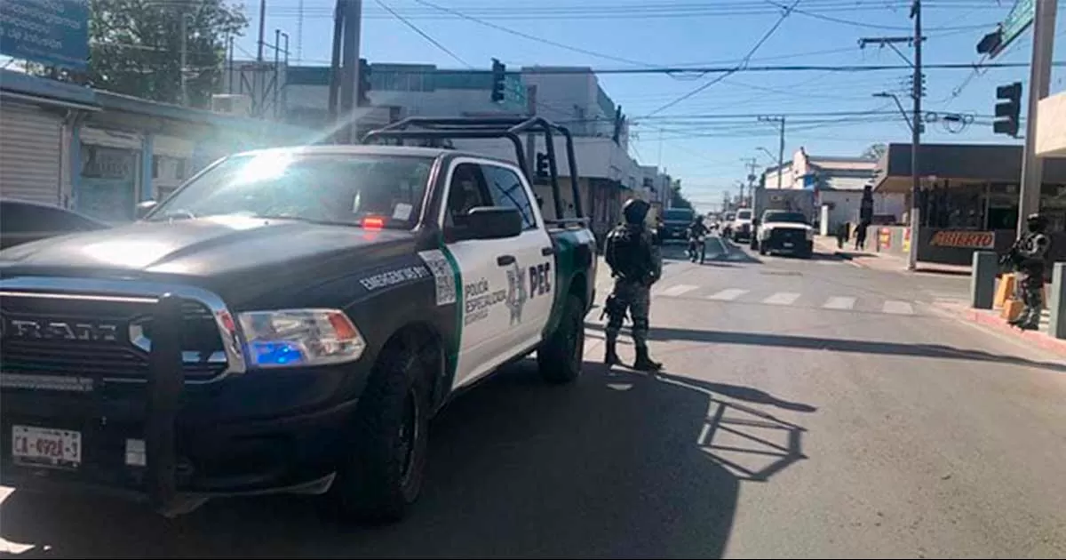 El sujeto llegó y amagó a la dependiente que se encontraba en el lugar
