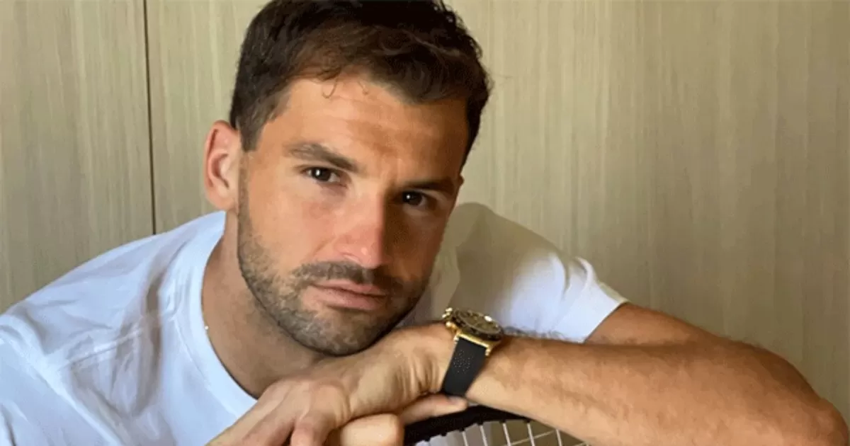 Los ocupantes de la moto cerraron el retrovisor del coche de Dimitrov para obligar al deportista a sacar la mano