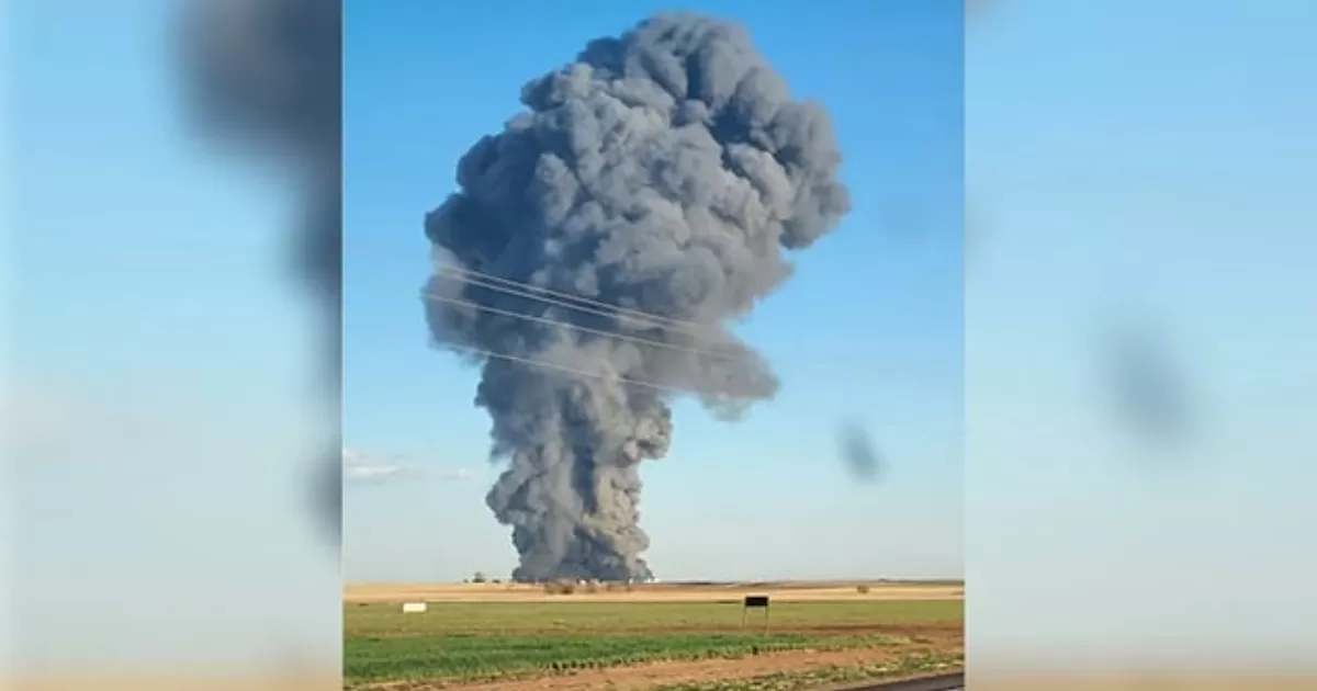 Una trabajadora del lugar quedó atrapada durante el siniestro pero fue rescatada por los bomberos y llevada al hospital