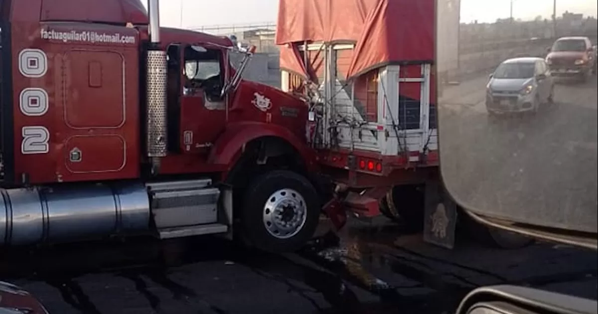 Paralizan accidentes tramo Saltillo-Monterrey; trailero muere calcinado dentro de su unidad