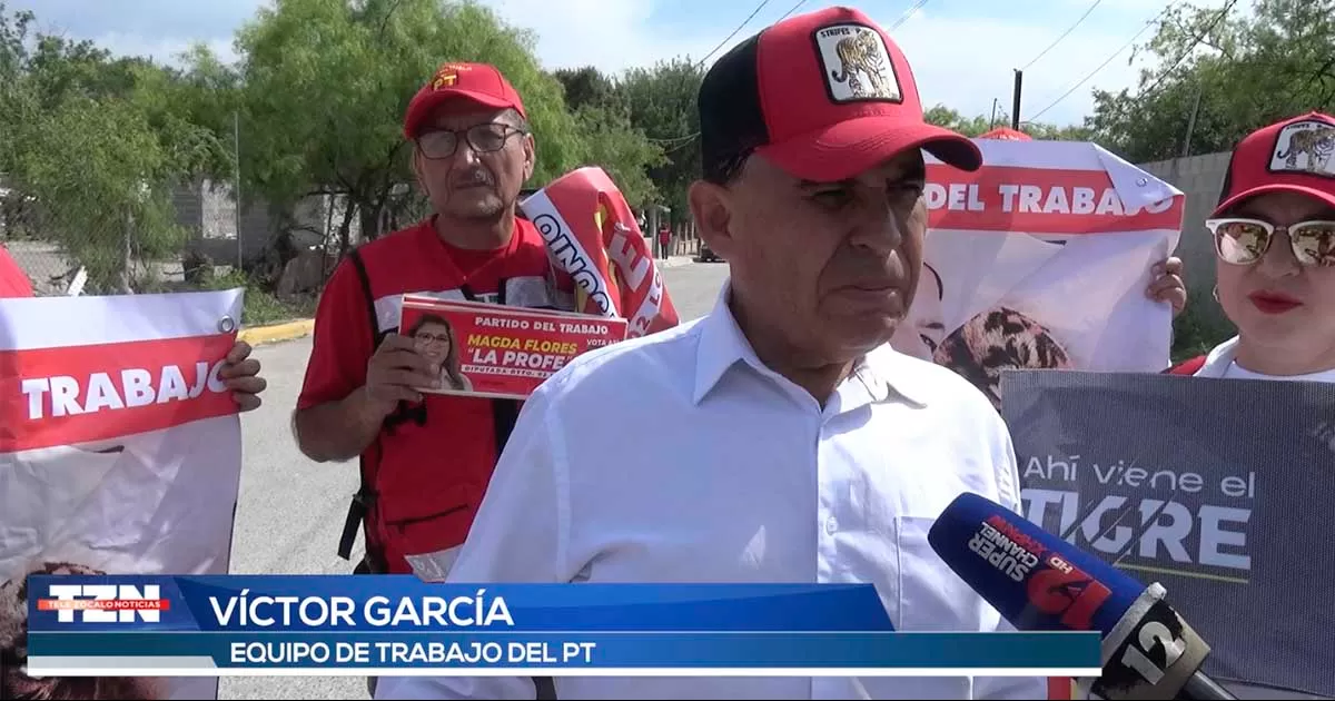 El doctor Víctor García encabezó el volanteo en representación de la profe para llevar las propuestas de campaña.
