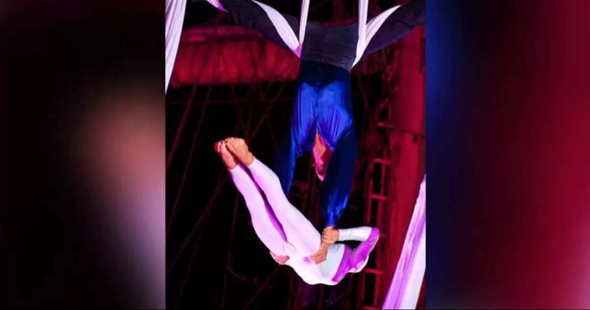 La rutina de Zhang y Sun Moumou salió mal cuando esta última no pudo ser sostenida; ante la tragedia y los gritos, el show fue cancelado.