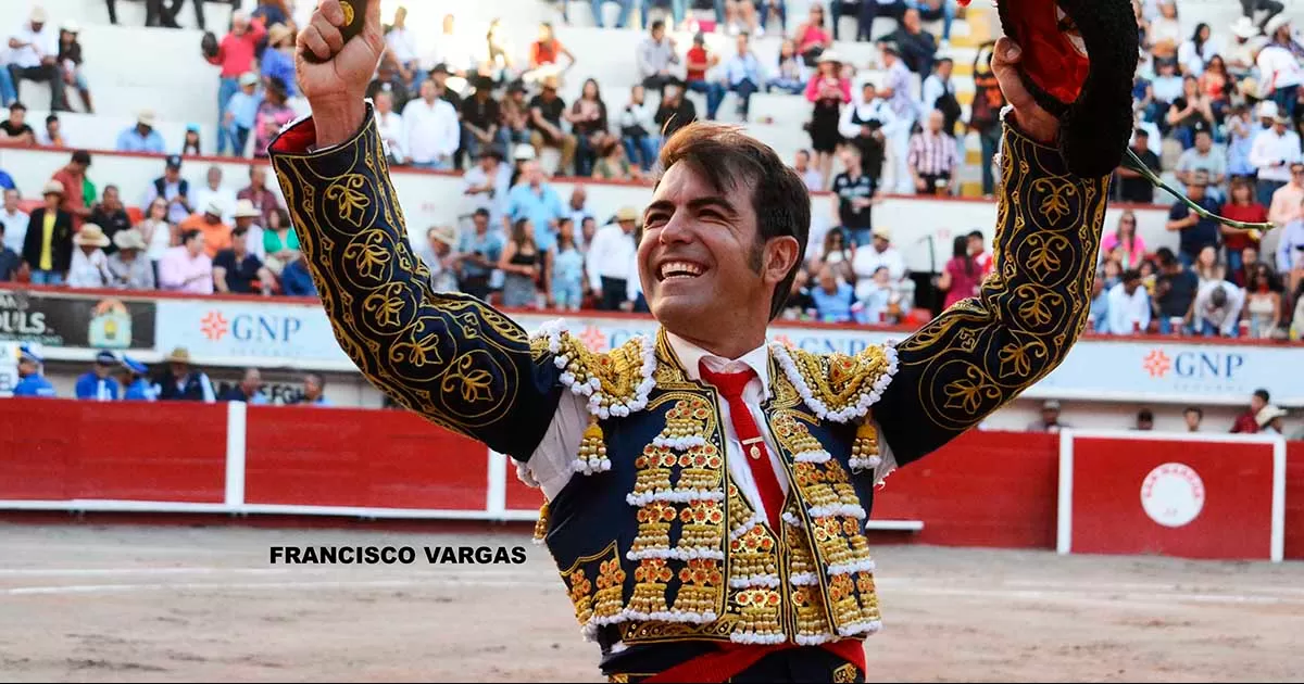 Arturo Macías y Juan Pablo Sánchez, cortan una oreja por piocha