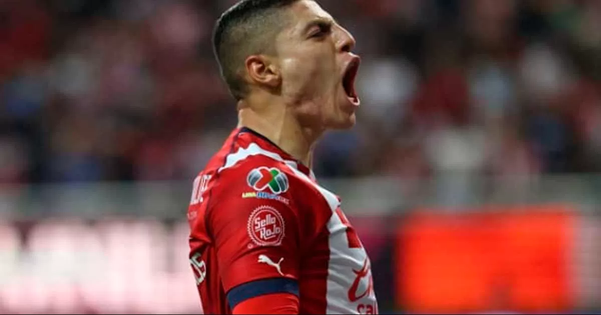 Chivas viene de atrás y se impone a Cruz Azul; Jesús Corona, el villano