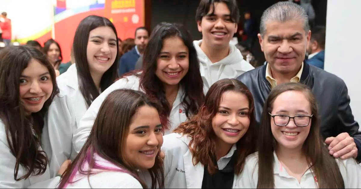 Riquelme Solís reiteró su compromiso de continuar trabajando hasta el último día de su Gobierno en fortalecer las instituciones para que reciban una formación técnica y superior al más alto nivel.