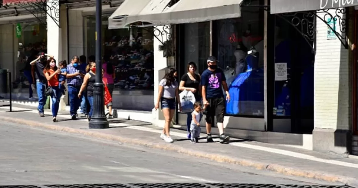 Enfrenta comercio alza en rotación de personal; atrae industria a vendedores