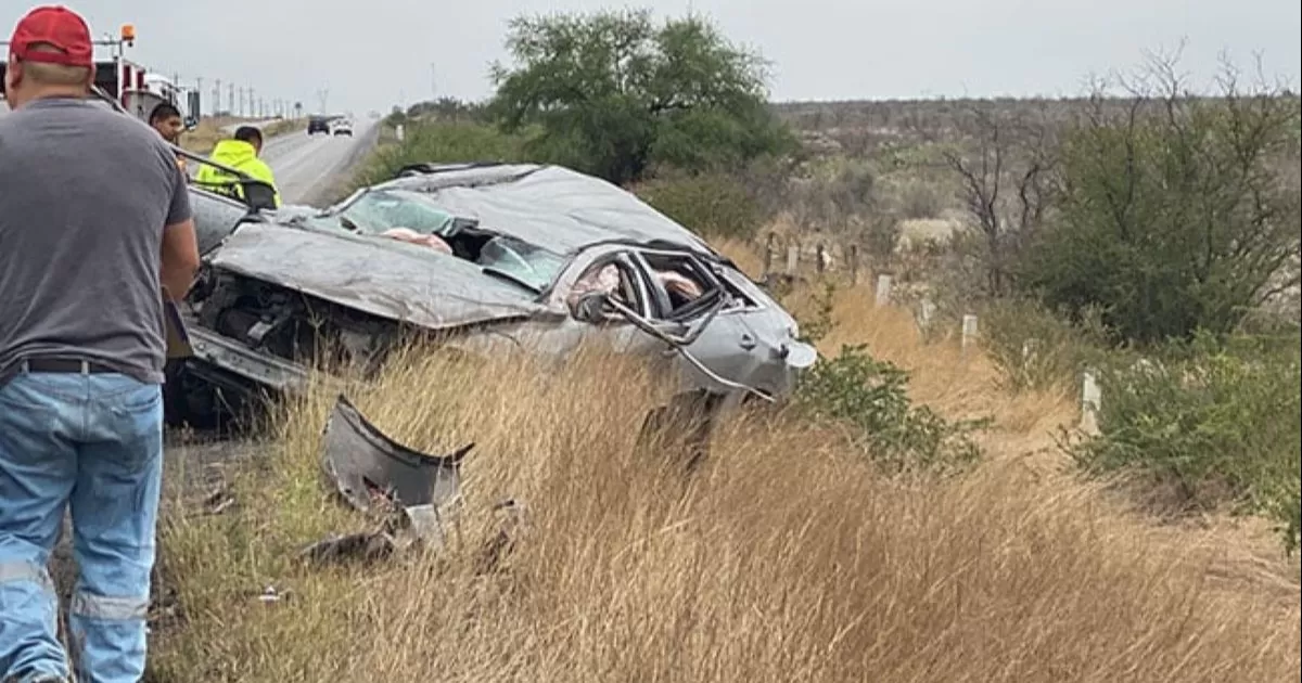 Paramédicos de Cruz Roja se movilizaron al lugar del accidente donde atendieron al conductor