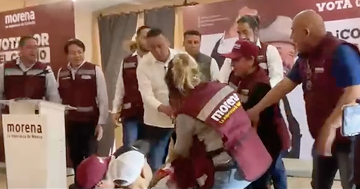 Despliega mujer manta del PT en evento de Armando Guadiana