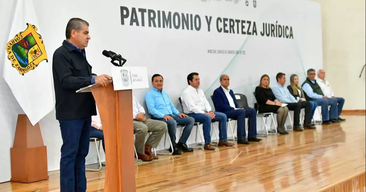 Asiste gobernador Miguel Riquelme a ceremonia en Monclova.