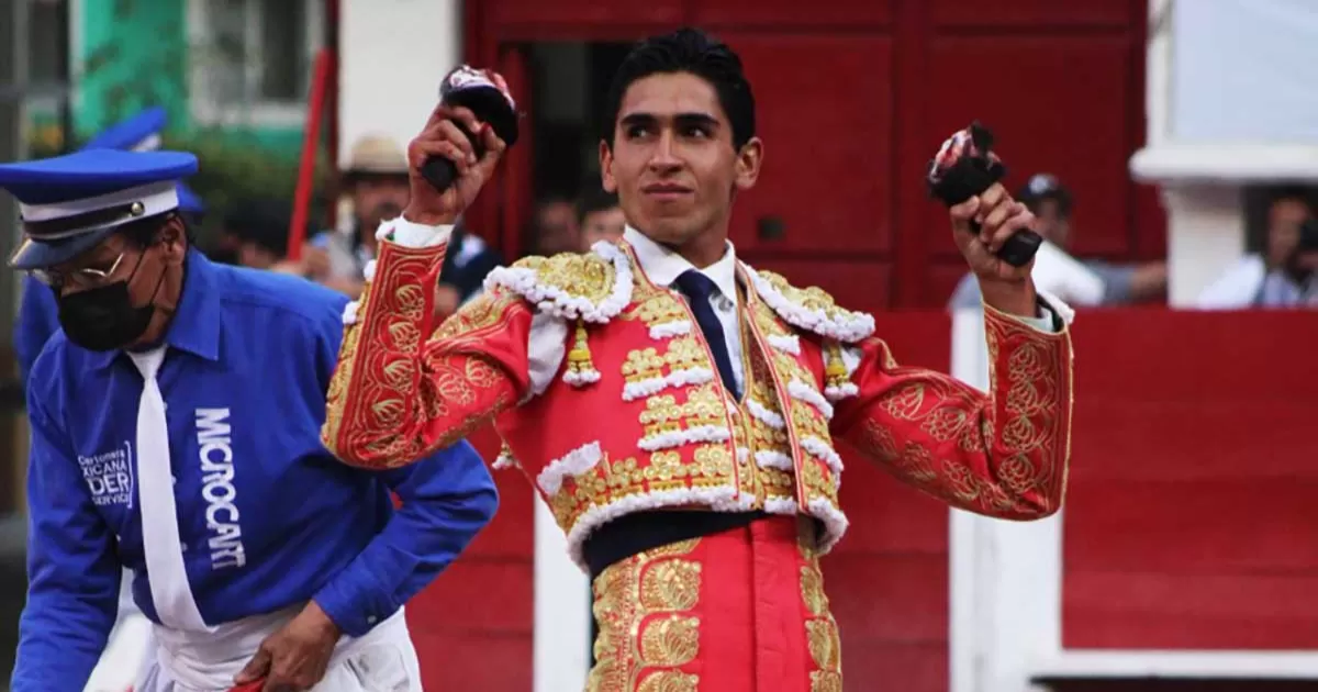 Faena artística de Héctor Gutiérrez, premiado con las dos orejas y sale en hombros