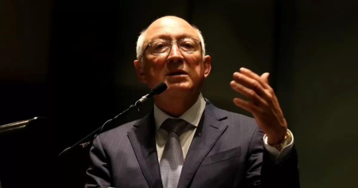 Ken Salazar, embajador de EU, también tiene Covid-19