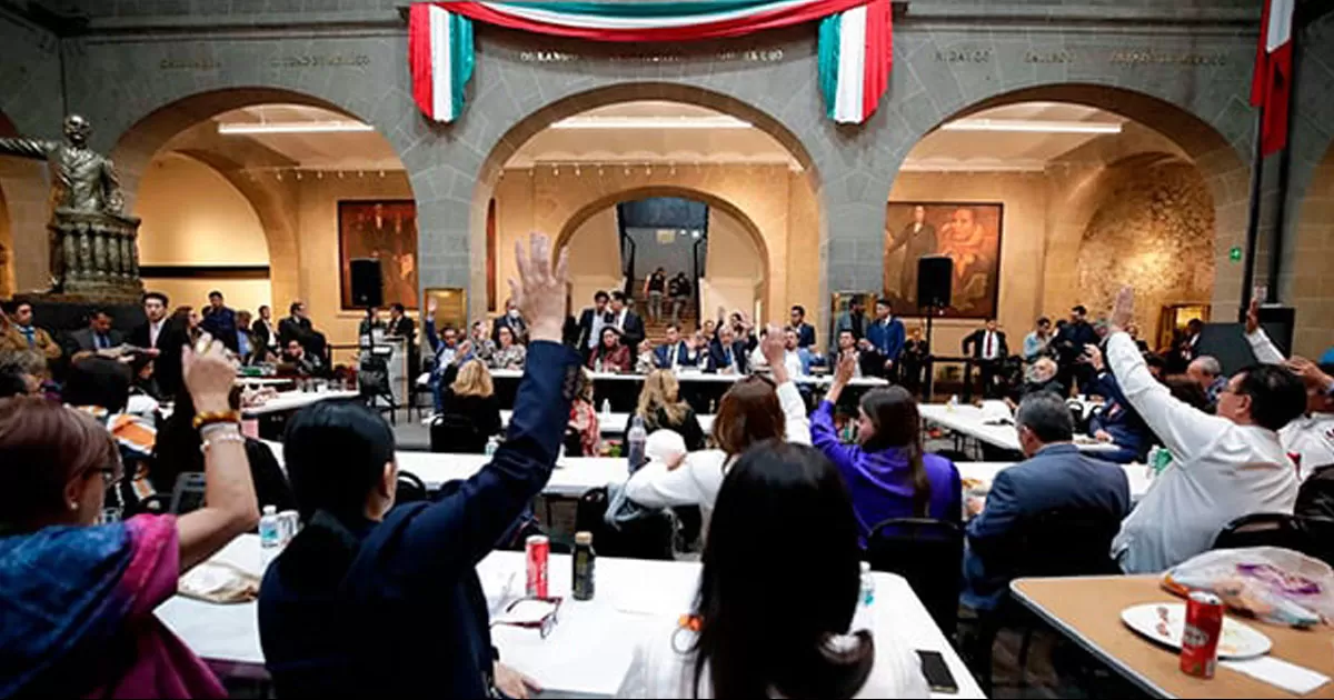 Morena tardó 15 minutos en promedio por cada una de las 18 leyes y reformas que aprobó en el patio de Xicótencatl, antigua sede del Senado.