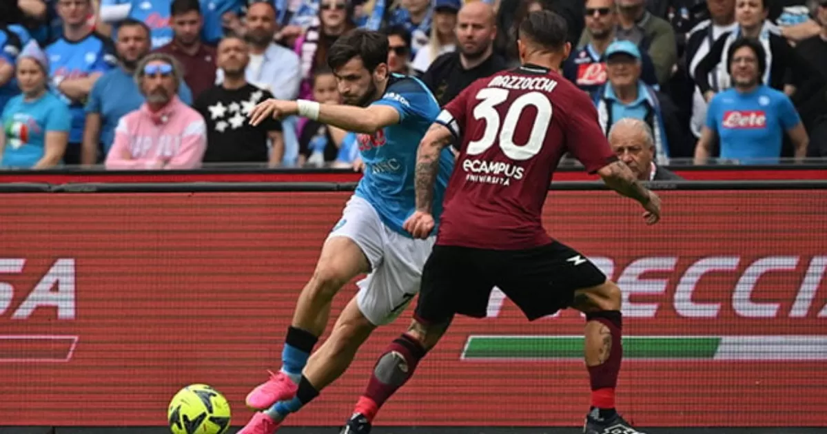 Guillermo Ochoa y Salernitana aplazan el título del Napoli de ‘Chucky’ Lozano en Serie A