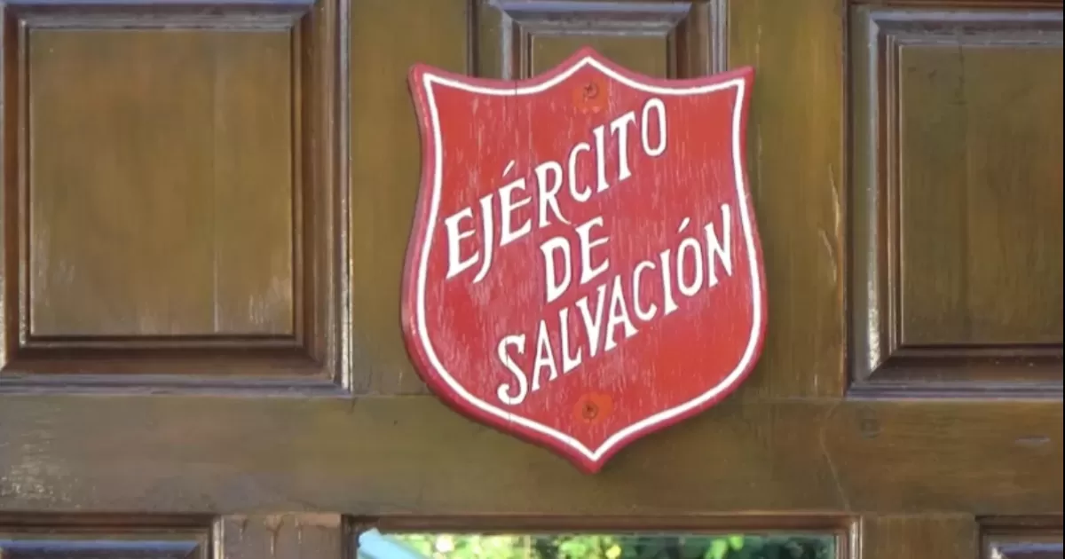 El encargado del albergue dijo que a raíz de la lentitud del sistema se comienza a tener una mayor presencia de migrantes al exterior del albergue, lo que ya ha causado la molestia de los vecinos del lugar.