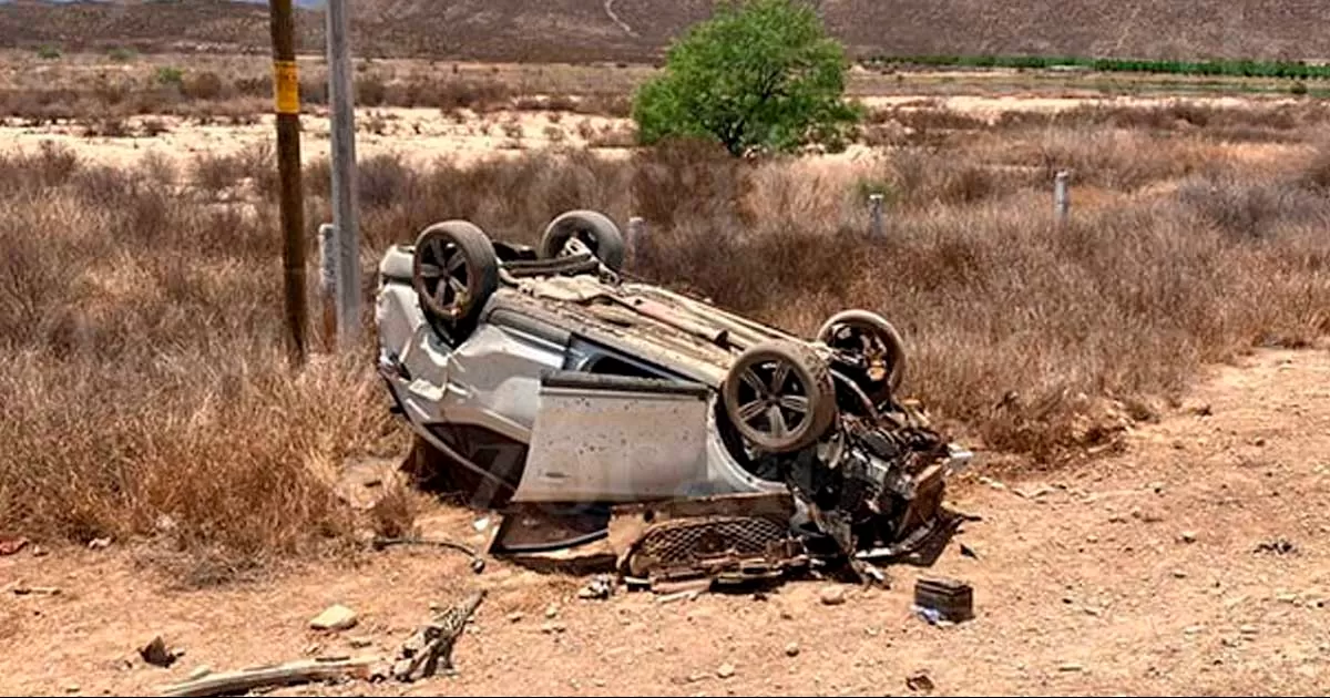 Par de mujeres sufren volcadura en carretera al regresar a Saltillo