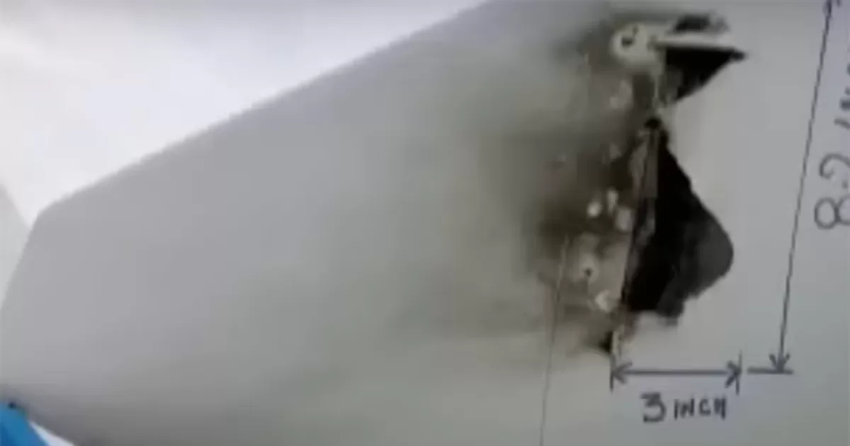 Causó daños en diferentes áreas, incluida el ala derecha, reporta este martes el portal de aviación AirLive.