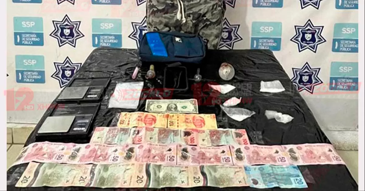 Fue detenido en flagrancia del delito por elemento de Seguridad Pública Municipal y canalizado ante el Ministerio Público del Fuero Común.