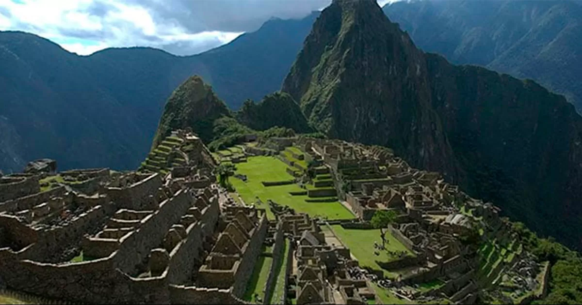 Expulsan a dos turistas europeos por tomarse fotos sin ropa en Machu Picchu