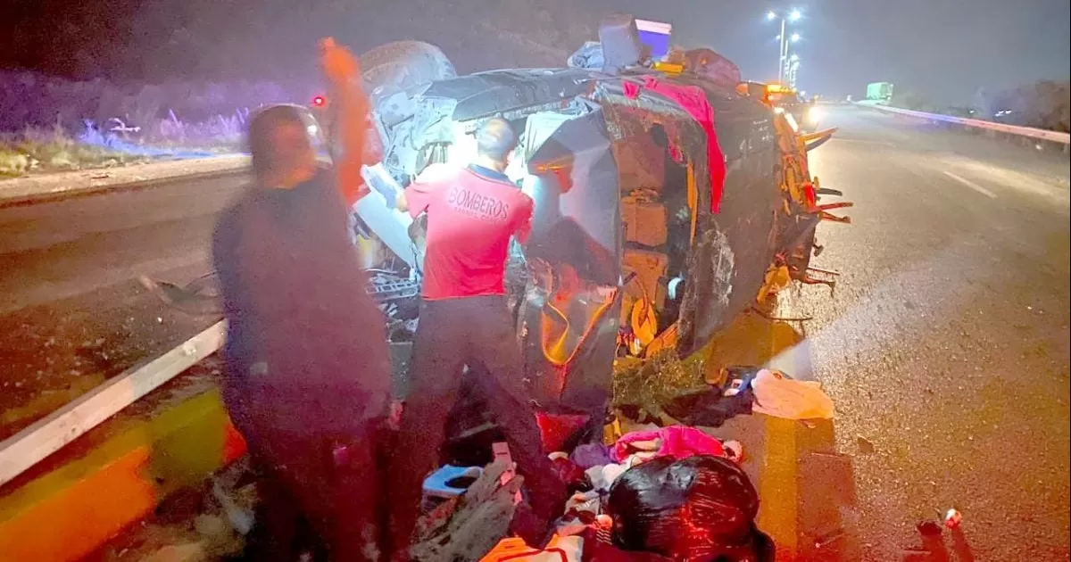 Mujer de 68 años vuelca y queda prensada en la carretera 57