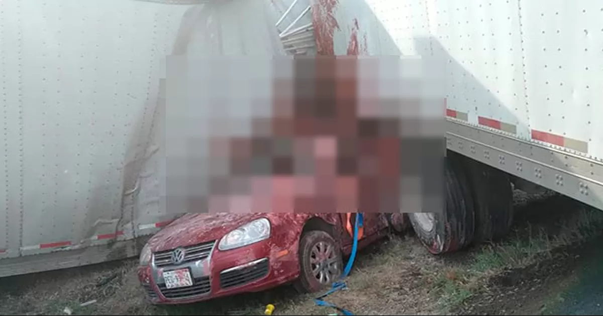 Más de 30 vehículos, en su mayoría tráileres, protagonizaron una mega carambola que se registró sobre la carretera 57 tramo Puerto México – San Rafael.